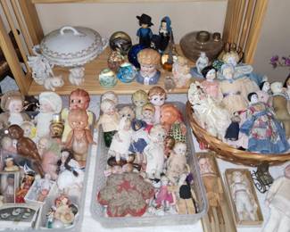 Many dolls