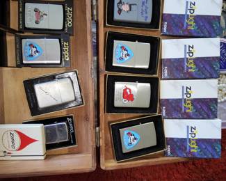 Zipper snoopy lighters