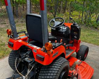 KUBOTA BX2230 TRACTOR WITH EXTRAS INCLUDING  LA211 QUICK ATTACH TRACTOR MOUNTED LOADED WITH LOADER (SEE OTHER PHOTOS)