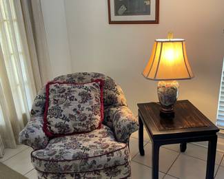 UPHOLSTERY CHAIR WITH ORIENTAL SIDE TABLE . VERY NICE ORIENTAL LAMP