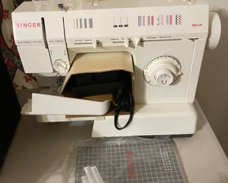 SINGER HEAVY DUTY SEWING MACHINE/ NEW IN BOX