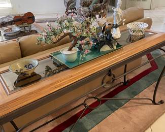 SOFA TABLE WITH METAL BASE/ SELECTION OF JADE FLOWERS 