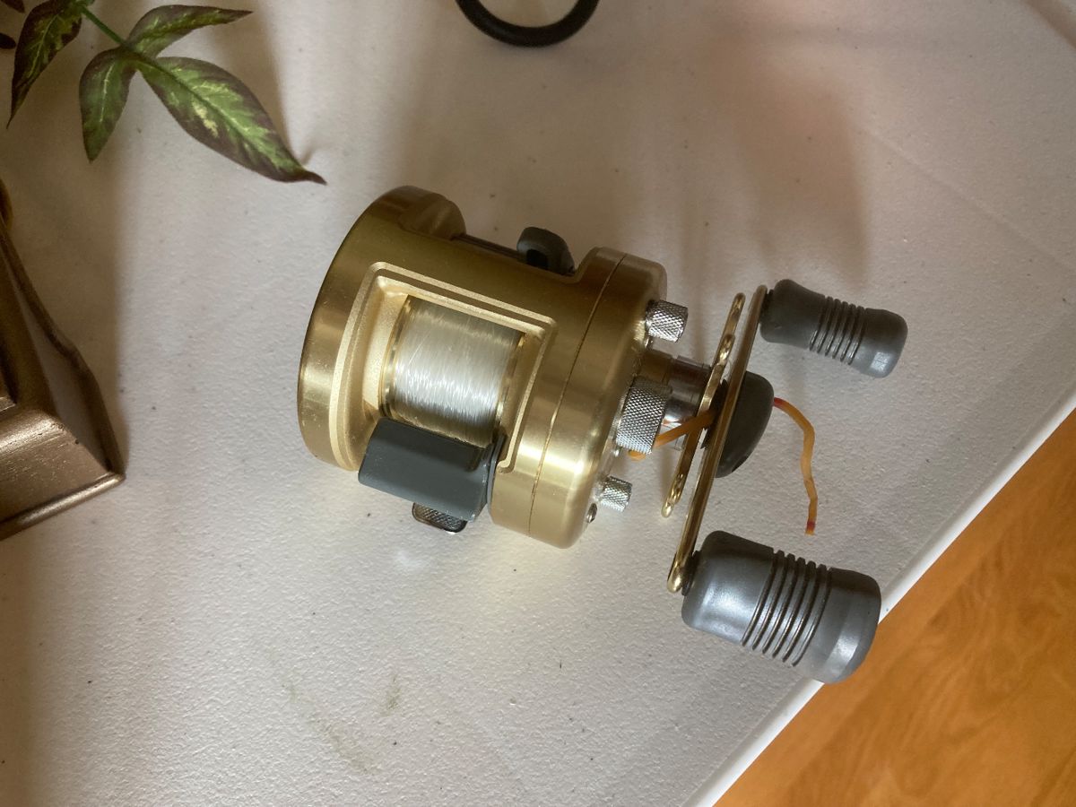 Shimano 250 Calcutta reel (right handed)