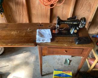 Singer sewing machine with table