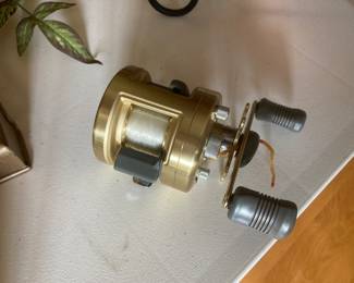 Shimano 250 Calcutta reel (right handed)