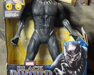 Hasbro Collectibles Black Panther Hero Slash and Strike Figure 