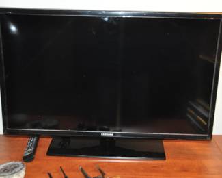 32" Samsung TV with Remote, UN32EH4003FXZA