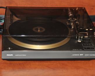 Wonderful Vintage Philips Super Electronic Automatic Turntable, AF 977, Produced in the Early 80's with LED Display and Quartz Control.