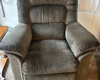 Extremely Comfortable La-Z-Boy Style 01531 Upholstered Green Manuel Recliner, 39"W x 37"D x 42"H