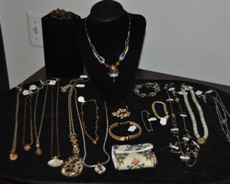 Great Gold Tone Jewelry to Choose From!