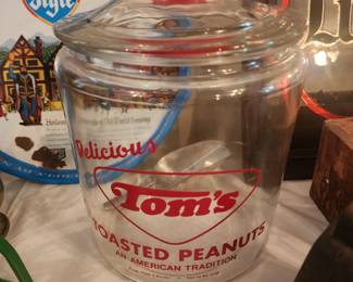 Tom's Peanuts Jar w/ Lid