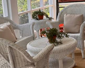 WHITE WICKER SET 