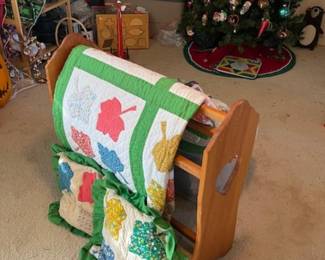 Vintage quilt with matching pillows