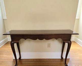 Queen Anne Style Foyer Table