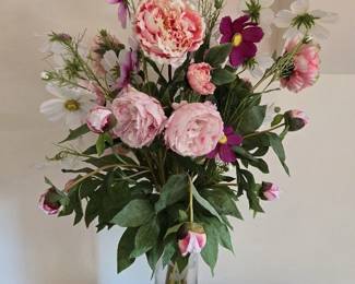 Gorgeous Perry Coyle Signed Vase With Beautiful Floral Arrangement