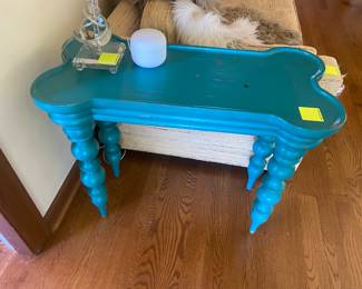 Matching dog bone table. 