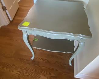 Great painted end table. Solid furniture. 