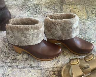 Ugg. New. 