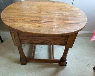 OAK TABLE