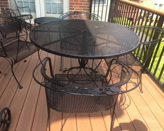 ROUND TABLE AND CHAIRS