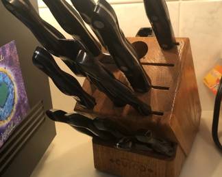 CUTCO KNIVES SET IN BOX
