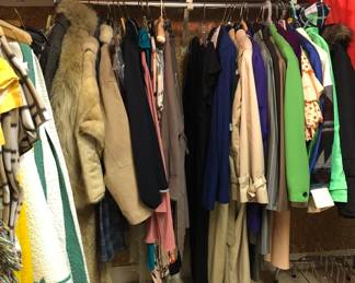 COATS - BURBERRY TRENCH GOATS