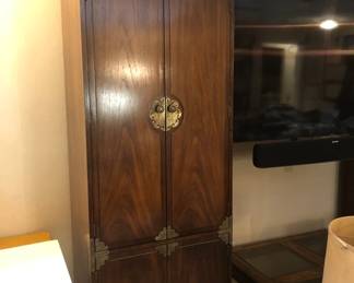 ENTERTAINMENT CENTER WITH BRIDGE