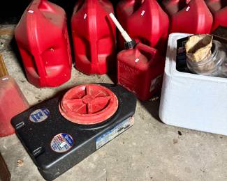 Gas cans 
