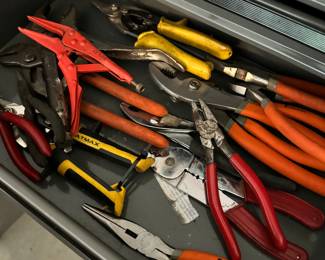 Pliers/ wrenches 