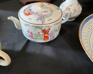 Chinese famille Rose Qing Dynasty Tongzhi Period Nina Zhi tea pot w/red seal mark-$700