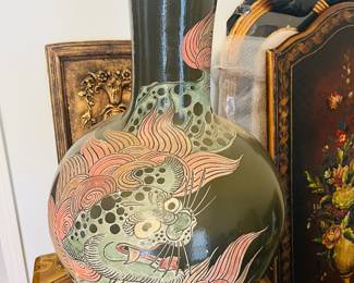 Asian dragon vase 
