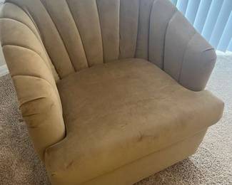 Upholstered Swivel Chair 
