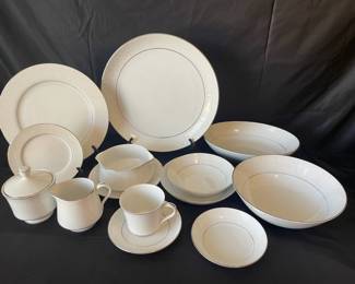 001 Lenox Crown Victoria China Set Lovelace Pattern