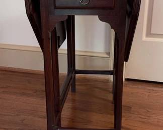 Ethan Allen Mahogany Table With Sides