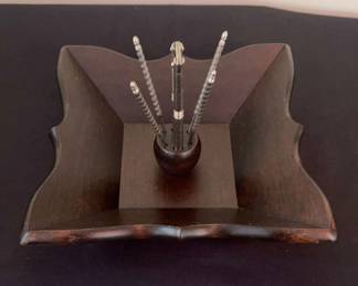 Beautiful Wooden Nutbowl With Accessoires 