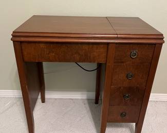 Sewing machine cabinet with sewing machine 