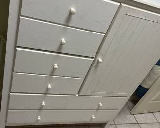 Storage cabinet