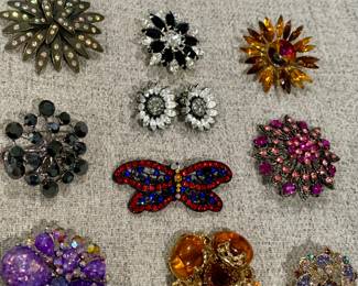 Just a sampling a some of the rhinestone brooches…..
