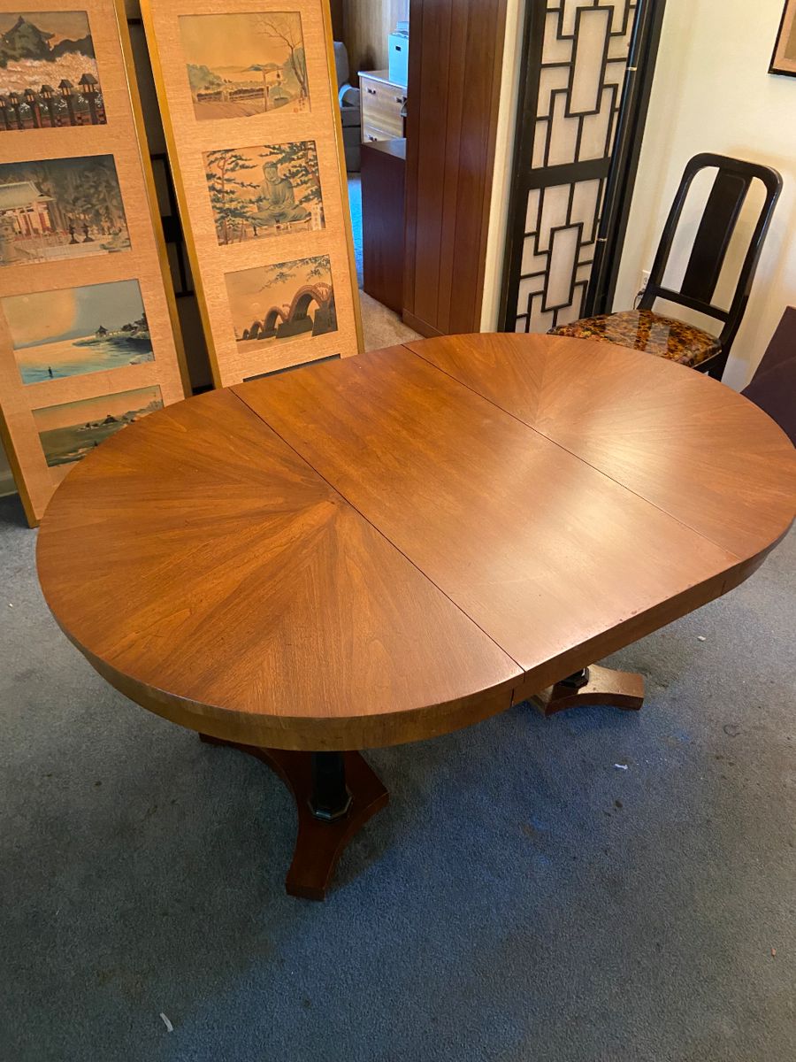 Baker Milington Dining table w/4 leaves