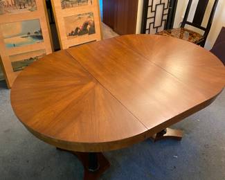 Baker Milington Dining table w/4 leaves