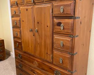 2 matching dressers