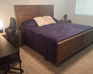 King size bed with matching nightstands, bedroom pillows, blankets, and a Big B.lanket company blankets that feels amazing