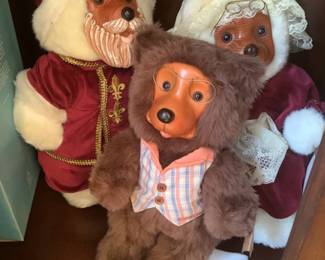 Robert Raikes Bears, many in original boxes