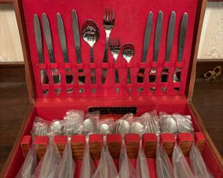 Stainless flatware set never used