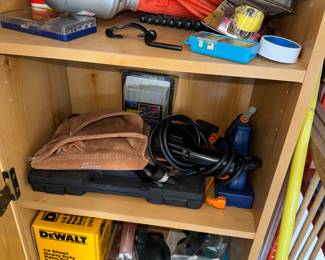 Hand  tools and garden tools, as well as a snowblower