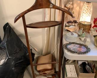 #39	Wood Tailor on Rolling Wheels	 $20.00 
