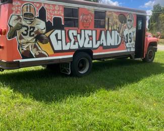 Browns Bus!! Game ready 1988 Ford B600 370BBF Gas Engine, Auto Trans, needs little