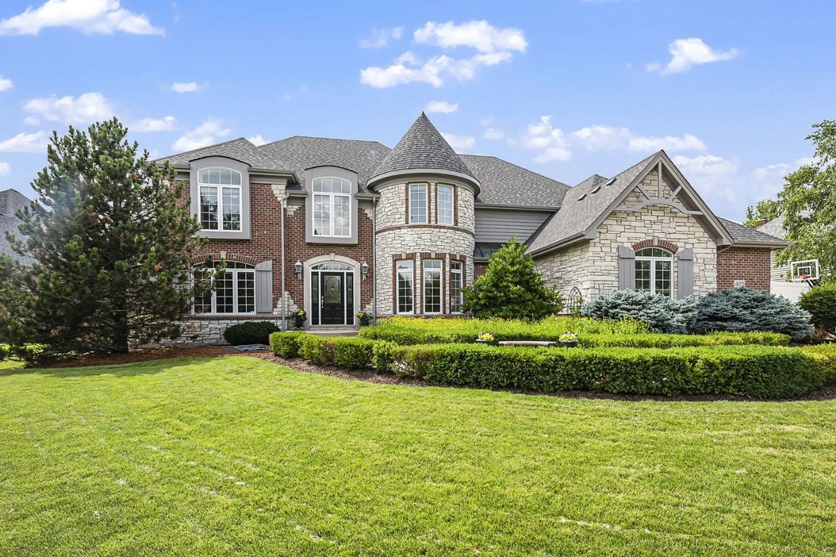 Beautiful Estate Sale Home in Rivers Edge across the Street from St. Charles North High School off Red Gate Road and Meadow View Dr.