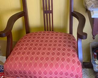 BEAUTIFUL SINGLE CHAIR