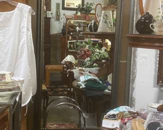 FULL KITCHEN WITH AN ALMOST FULL LENGTH MIRROR GIVING YOU AN EXTENDED VIEW